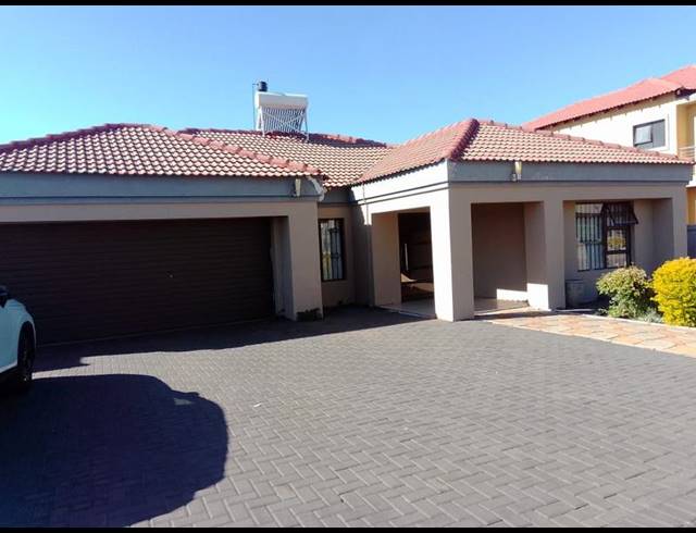 4 BEDROOM HOUSE FOR SALE IN THE ORCHARDS